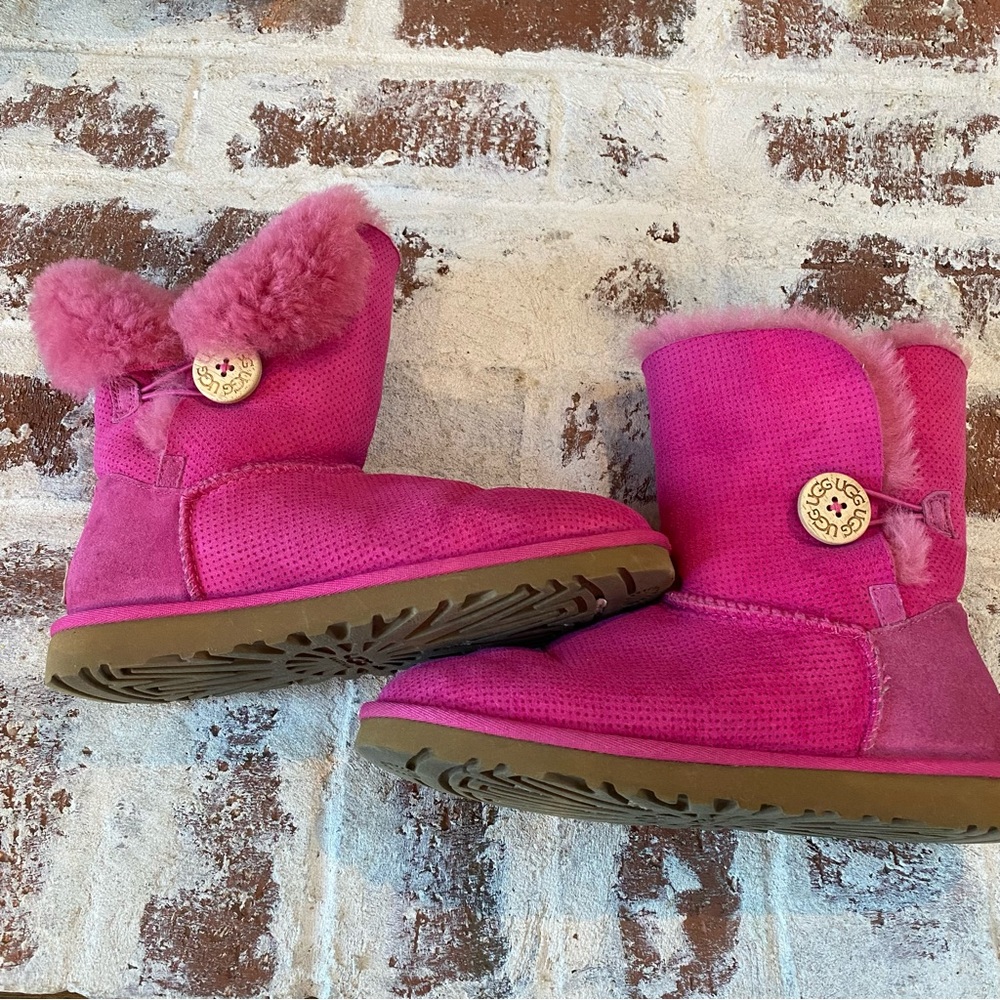 UGG Bailey Button Womens Boots Pink Size 6 Like New
